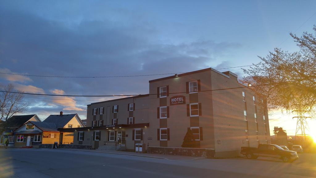 Historic Hotel كورنر بروك المظهر الخارجي الصورة